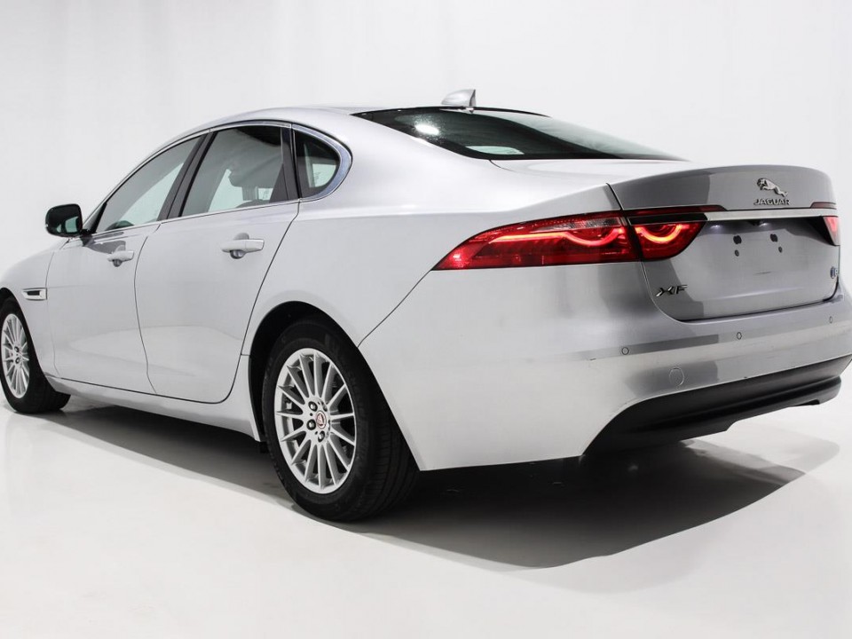 Jaguar-XF-Y73642-4