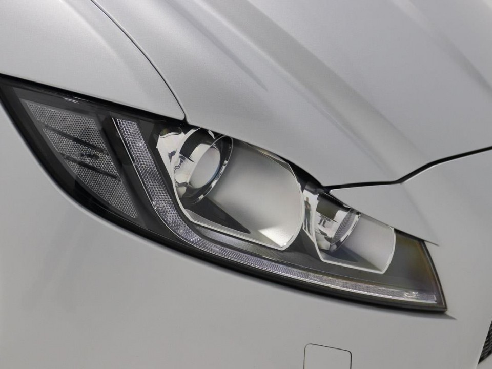 Jaguar-XF-Y73642-7